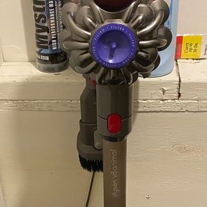 Broken but turns on vacuum